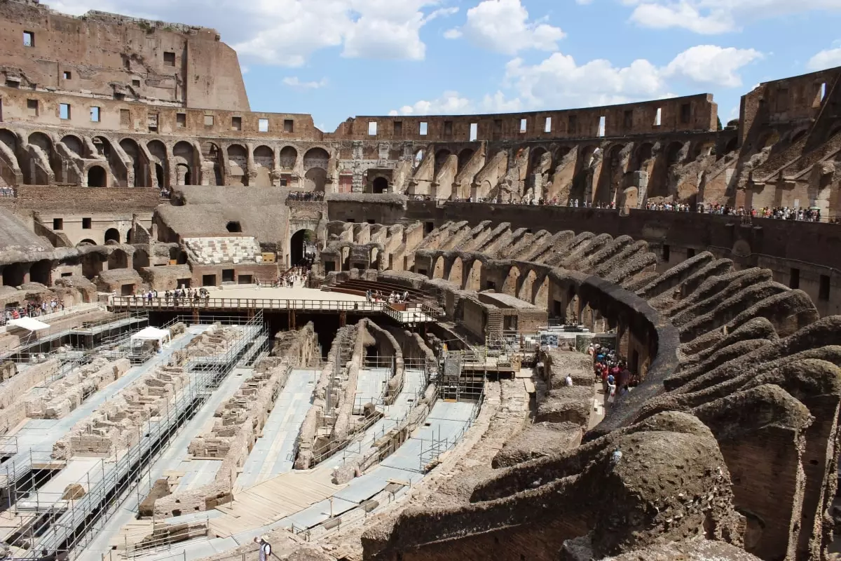 Kolezyum: Antik Roma’nın Kalbi Kolezyum: Antik Roma’nın Kalbi