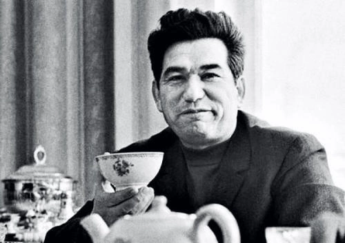 cengiz_aytmatov_kimdir