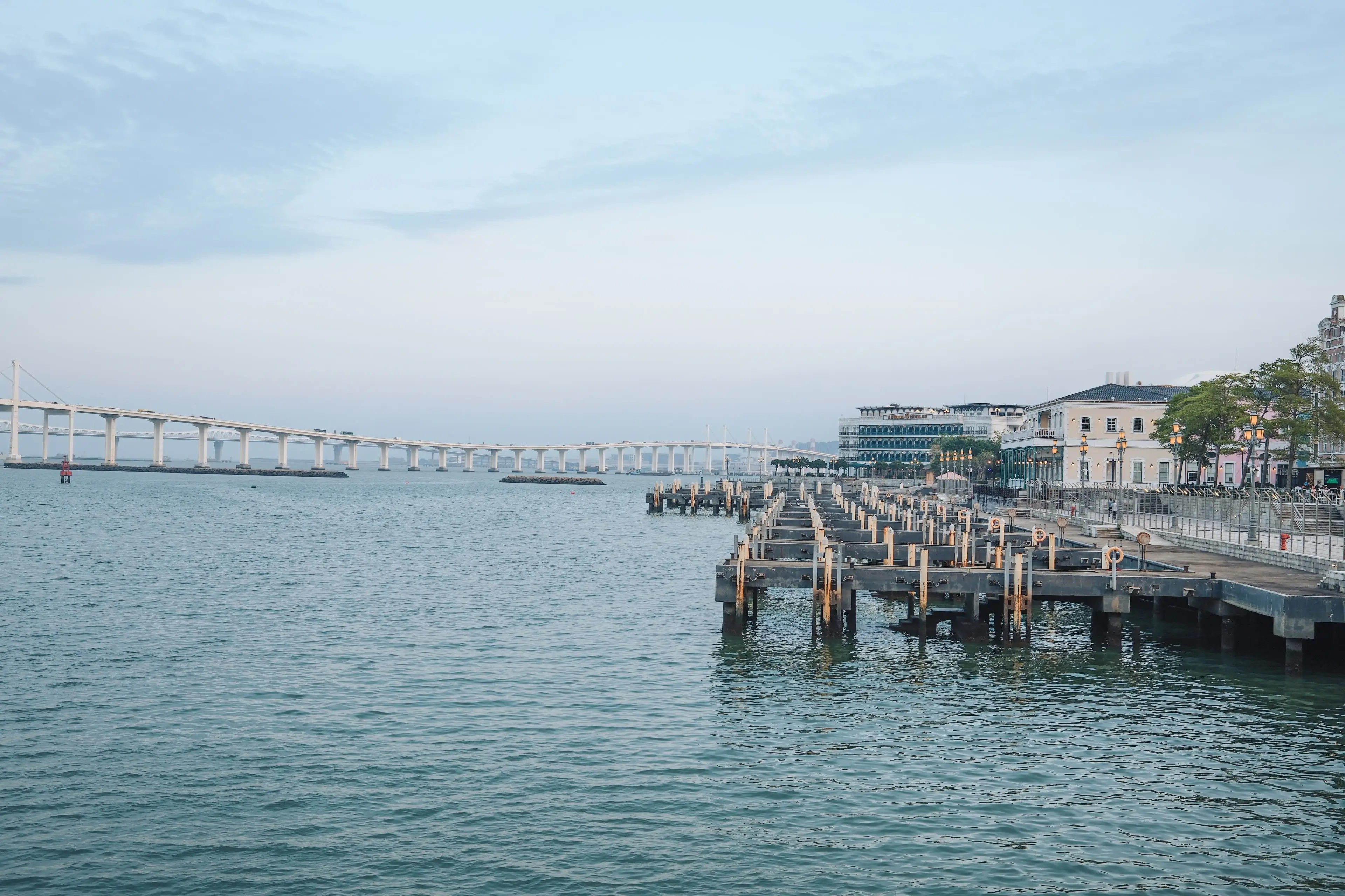 Makao’daki Balıkçı İskelesi’nde gün batımına yakın bir an.